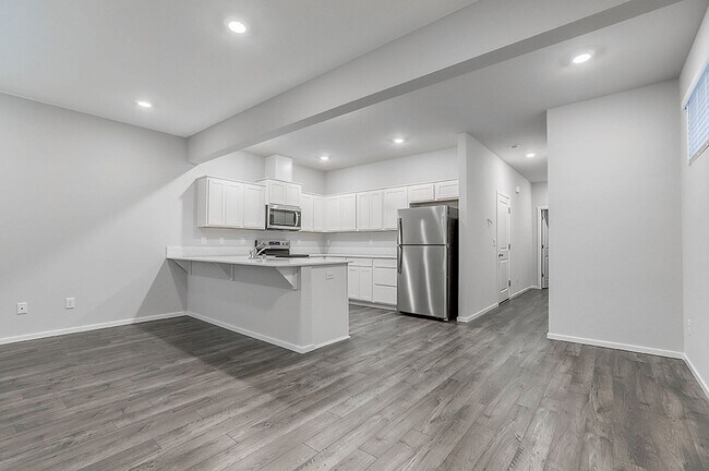 Foto del edificio - 3 Bedroom 2.5 Bathroom Home with Beautiful Finishes!!