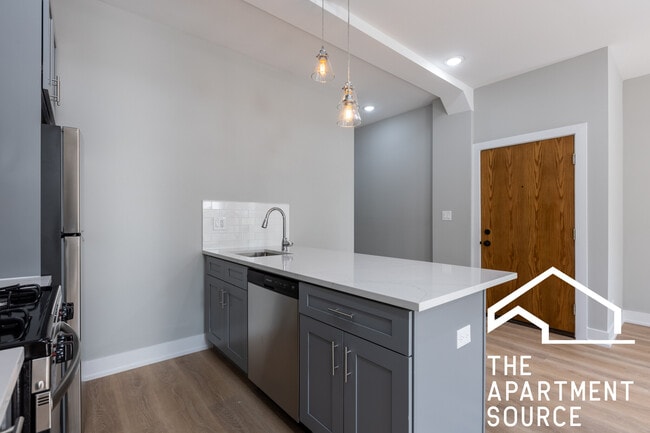 Building Photo - 454 W Belden Ave