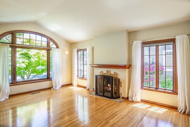 Foto del edificio - 1809 Versailles Ave