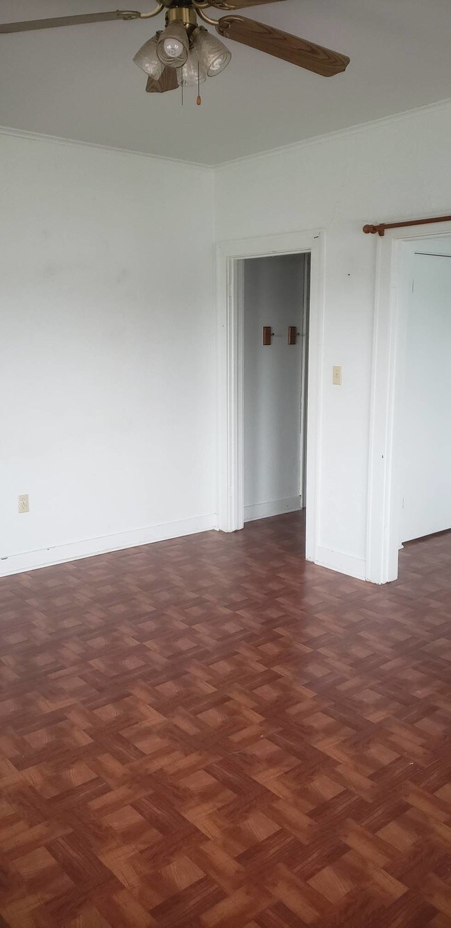 Foto del edificio - 120 N B St