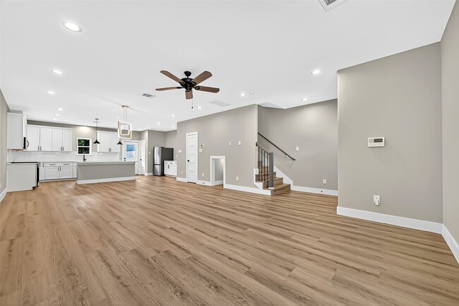 Building Photo - 809 Avenue J Pl