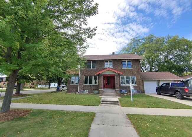 Building Photo - 1130 S 16th St