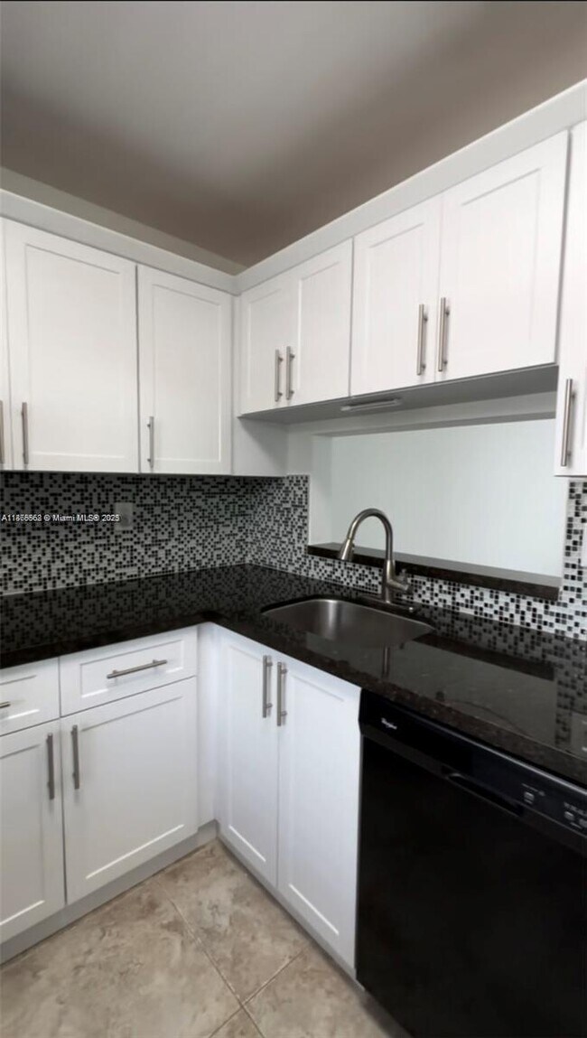Foto del edificio - 8015 SW 107th Ave