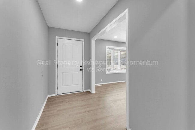 Building Photo - 3204 N Wildan Ave