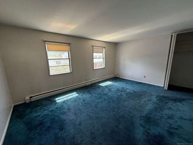 Building Photo - 18 Fairview Dr