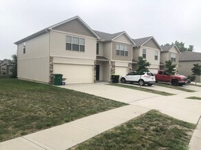 Building Photo - 1439 NE Mary Ct