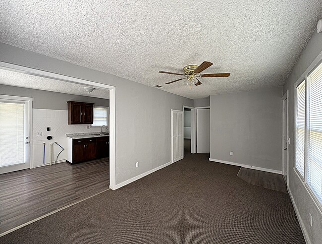 Foto del edificio - 306 N Ann Blvd