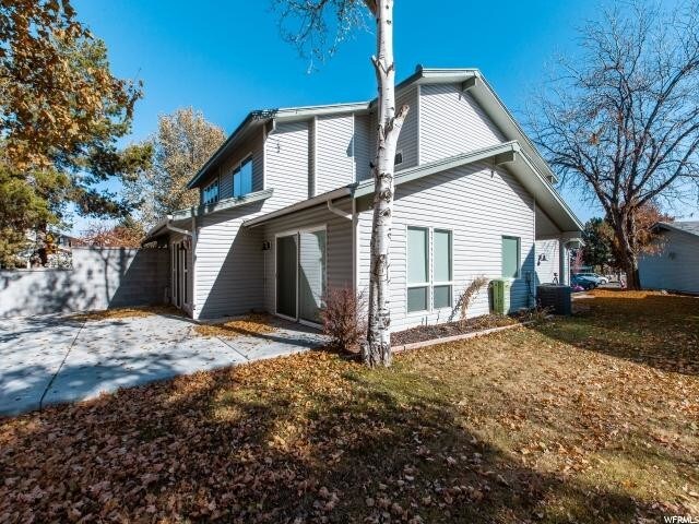 Building Photo - 9702 Skye Dr
