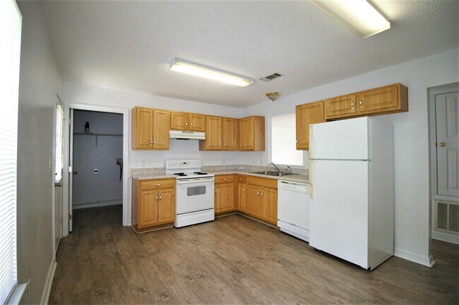 Building Photo - 552 Brock Ave