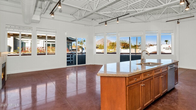 Foto del edificio - 7039 E Main St