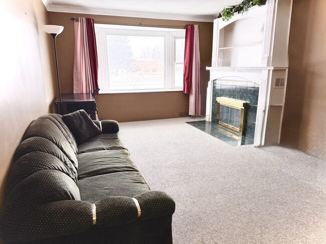 Building Photo - 1083 London Rd