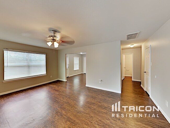 Foto del edificio - 21507 Palma Grove Way