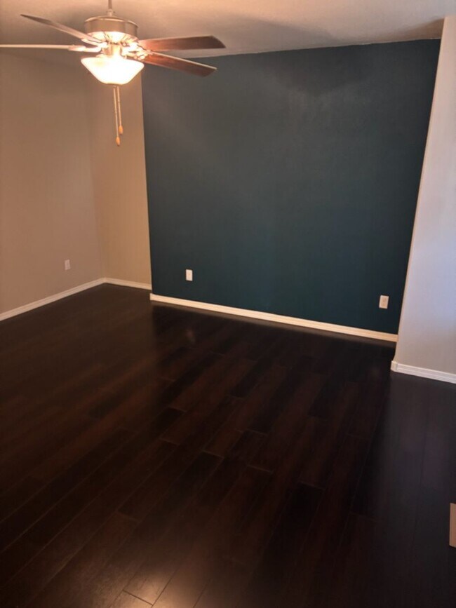 Foto del edificio - Executive 2 story Town house 4 Bedroom 3 b...