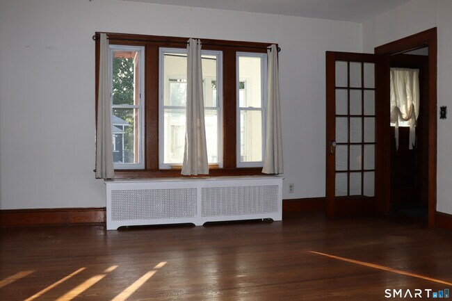 Foto del edificio - 60 Nesbit Ave