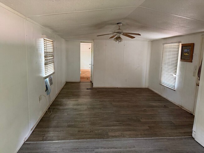 Foto del edificio - 3 bed 2 bath manufactures home available now