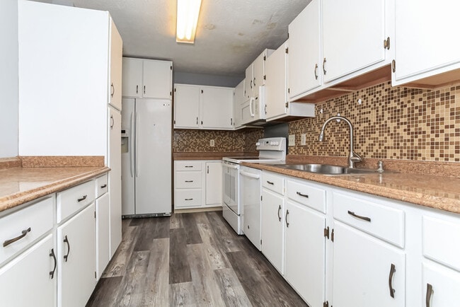 Photo - 8067 Buckland Dr House