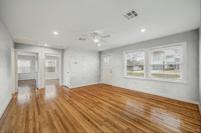 Building Photo - 6530 Sivley St