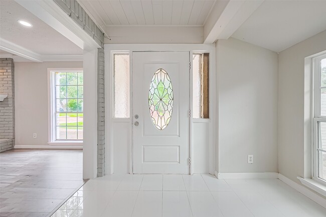 Building Photo - 10815 Creektree Dr