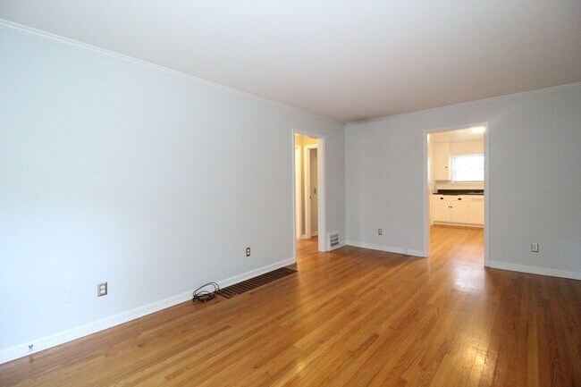 Foto del edificio - 2 Bedroom 1 Bath Home In Roeland Park