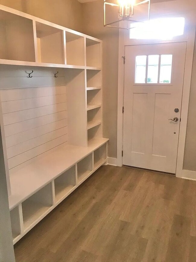 Building Photo - Stunning Modern Townhouse in the Heart of ...