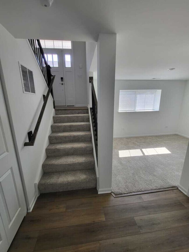 Foto del edificio - 588 Wolverine Dr