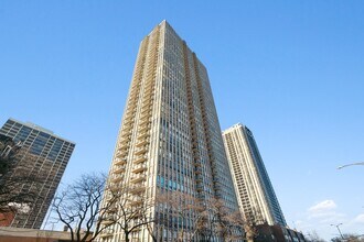 Building Photo - 1660 N La Salle Dr