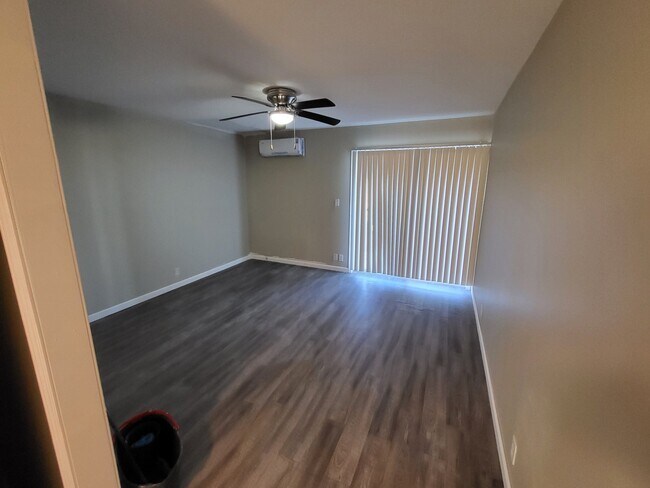 Foto del edificio - 734 N Country Acres Ave
