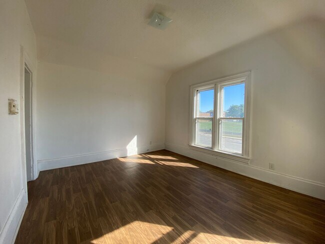 Foto del edificio - 222 N 10th Street/927 3rd Ave N