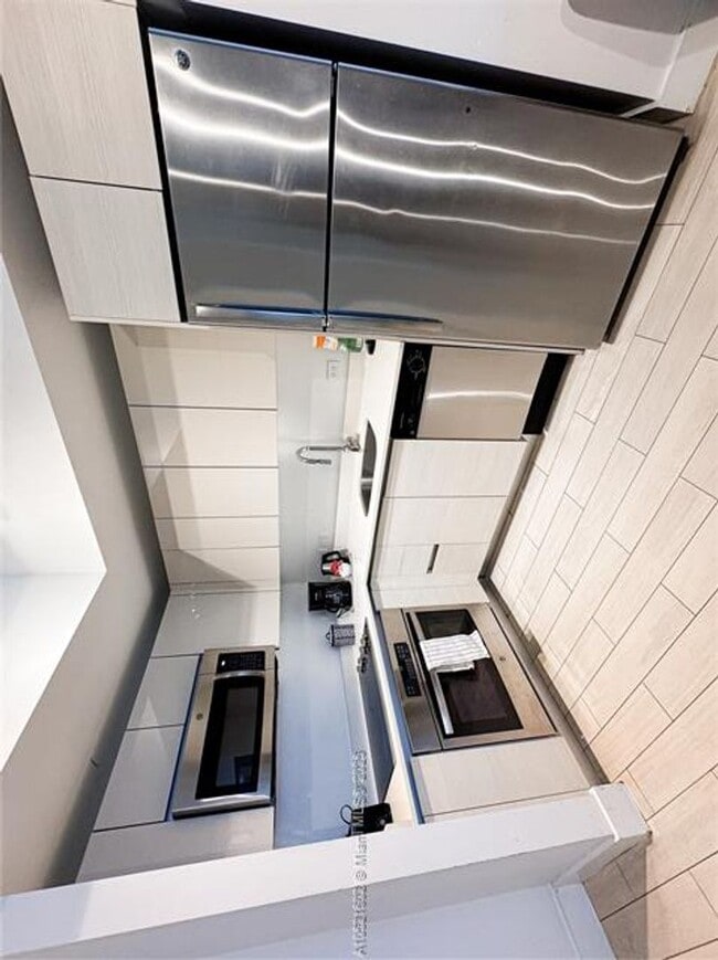 Building Photo - 2600 E Hallandale Beach Blvd