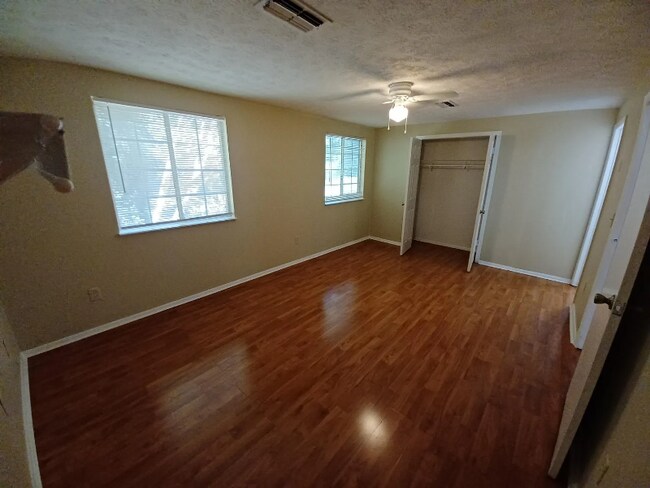 Foto del edificio - 8893 Roberts Dr