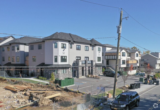 Building Photo - 36-38 Cedar Ln