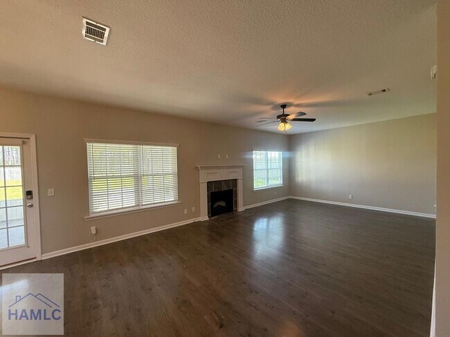 Foto del edificio - 50 Huntington Dr