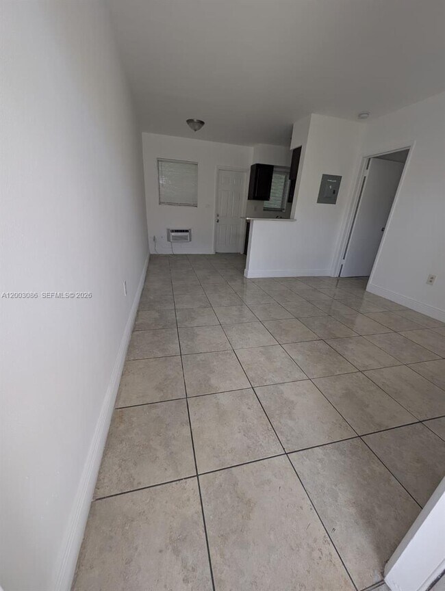 Building Photo - 1280 NE 139th St
