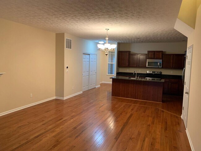 Building Photo - 9490 Greenery Ct