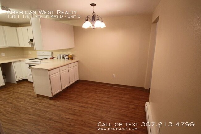 Building Photo - 3 bed 2 bath Apt Utilities included