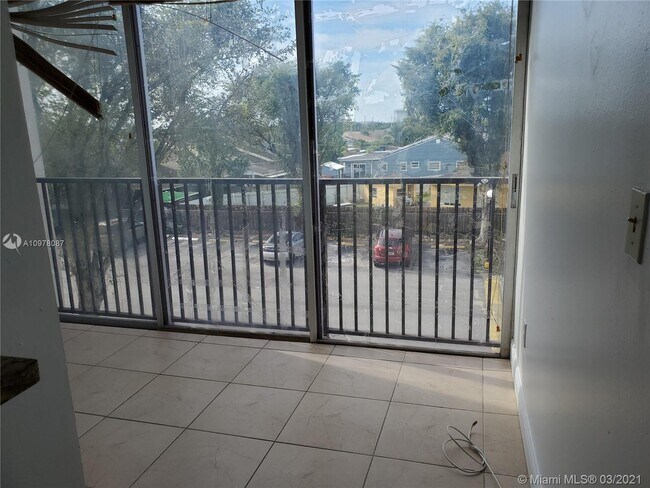 Foto del edificio - 9411 SW 4th St