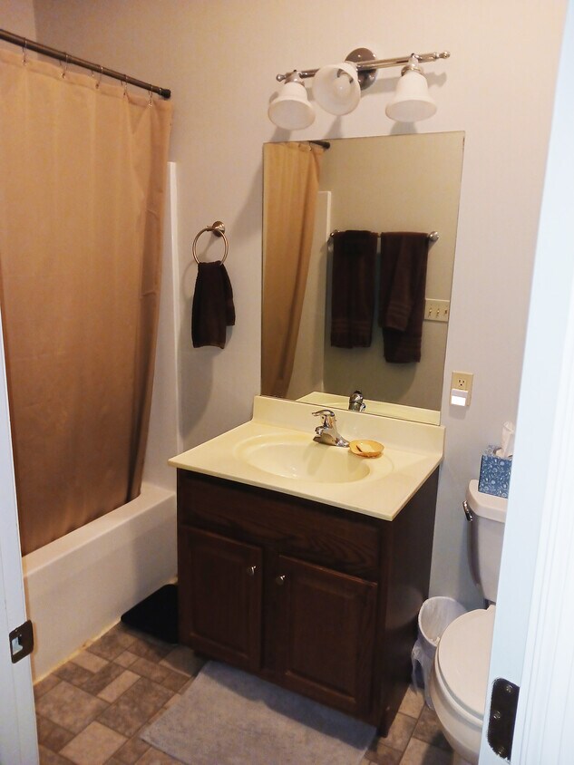 18 Carlisle St Unit Apt, Gettysburg, PA 17325 Apartments in