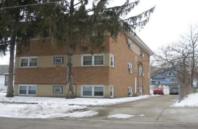 Primary Photo - 639 View St