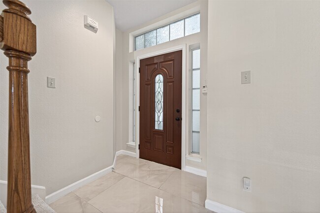 Foto del edificio - 6710 Creek Village Dr
