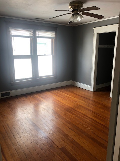 Building Photo - Clean 2 bedroom upstairs duplex