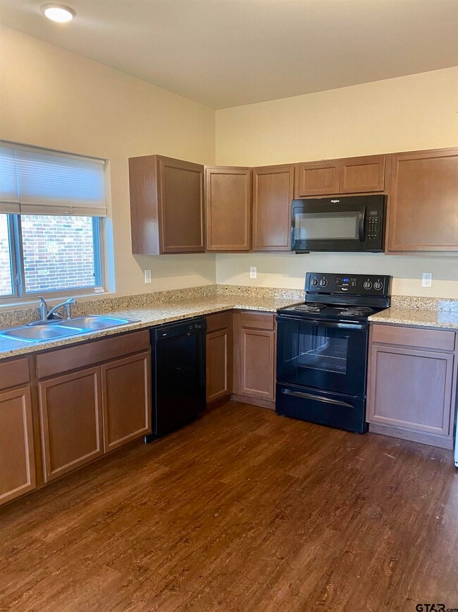 Building Photo - 10850 Cactus Trail