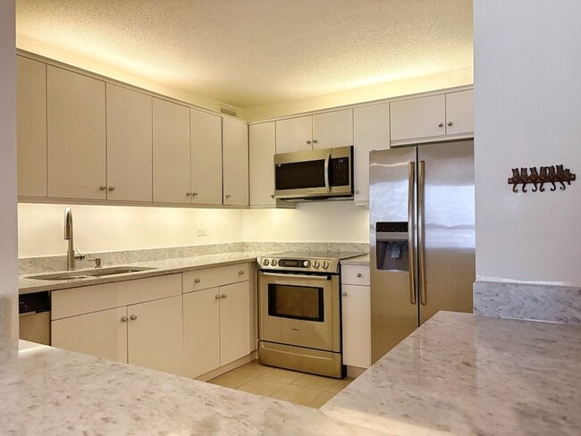 Photo - 360 E Randolph St Apartment