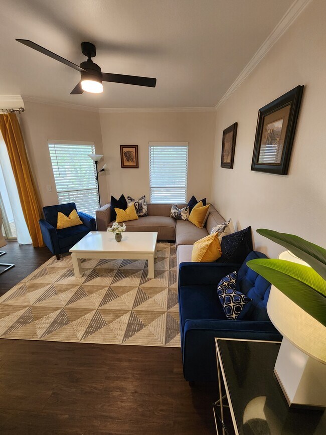 Living Room - 6000 Shepherd Mountain Cv