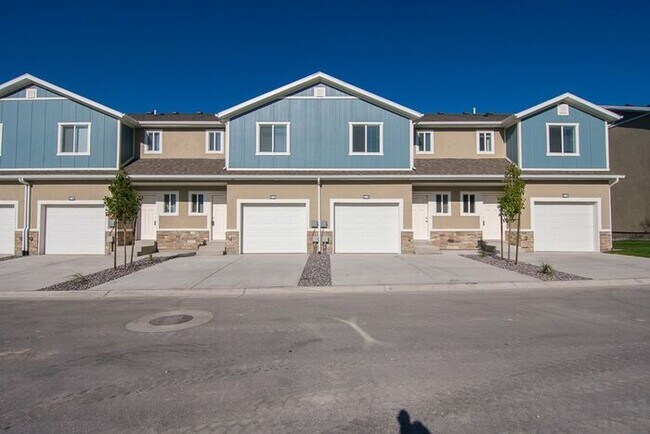 Foto del edificio - Gorgeous, 2-Story Premier Townhomes in The...