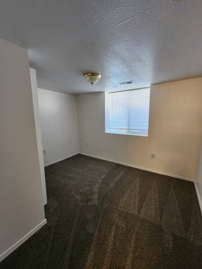 Building Photo - 2571 E 3300 S