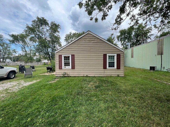 Building Photo - Close to McGalliard