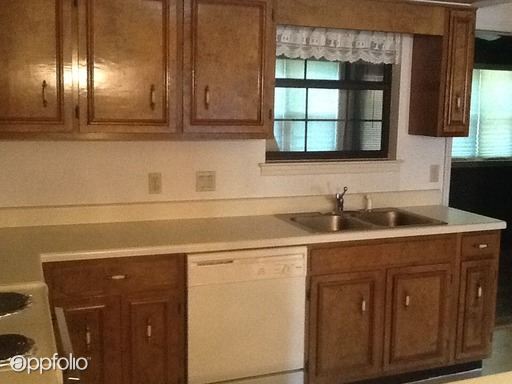 Building Photo - 6782 Hickory Creek Rd