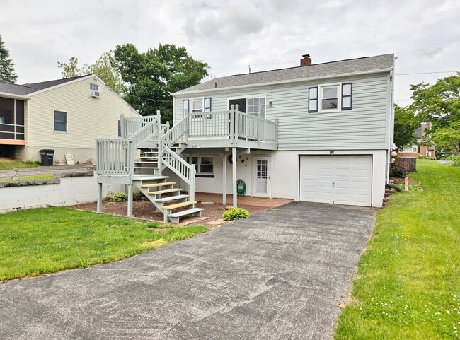 Building Photo - 3 Bed / 2 Bath Single Family Home
