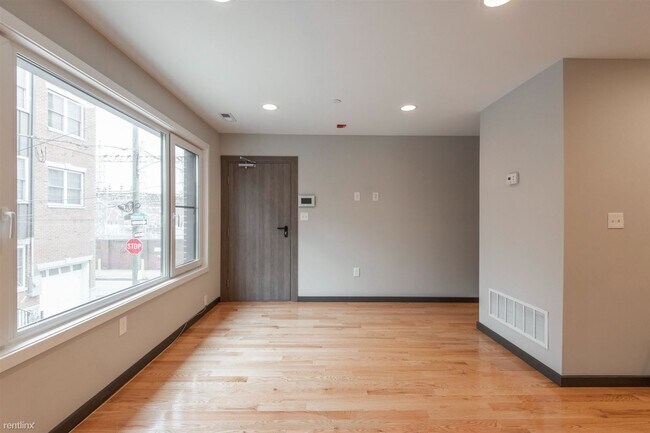 Building Photo - 1 br, 1 bath 4plex - 2545-47 MONTROSE ST U...