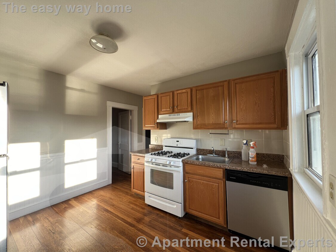 Primary Photo - 274 Chelsea St